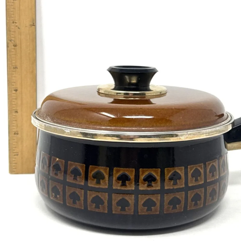 VTG West Bend Le Provencal Enamelware 2 Qt Sauce Pan w/ Lid Brown Spade Mushroom